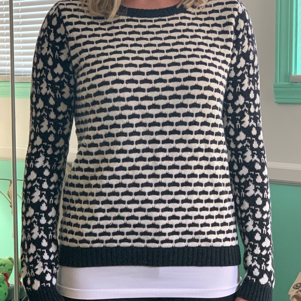 Lightweight sweater barely worn